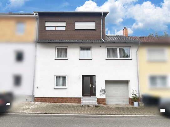 Großzügiges Ein-Zweifamilienhaus in Fremersdorf