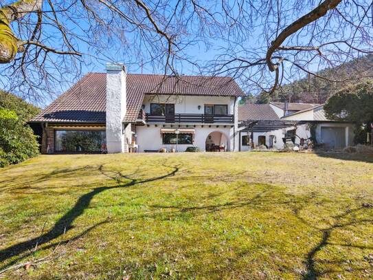 Exklusives Einfamilienhaus mit einzigartigem Grundstück!