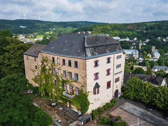 Traumhaftes Wohn-Schloss im Westerwald: Auch zum Feiern und Tagen nutzbar