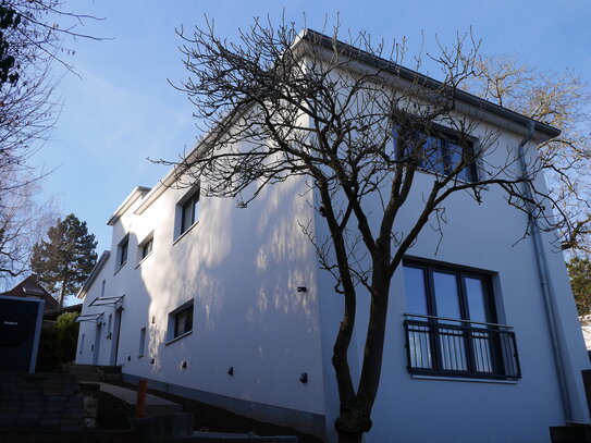 Doppelhaushälfte mit Stadtblick, Terrasse & Garten in bester Lage (Erstbezug nach Kernsanierung)