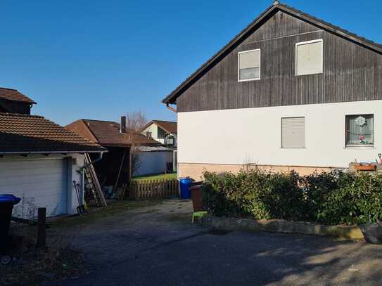 Großes Ein- bis Zweifamilienhaus in Ellrichshausen.