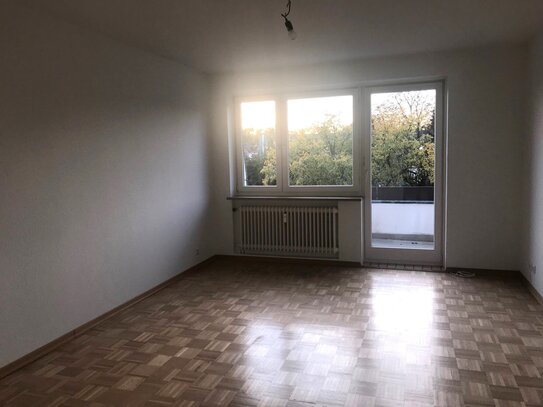 Wohnen auf zwei Etagen! 2+2 halbe-Zimmer-Wohnung mit Balkon und Einbauküche