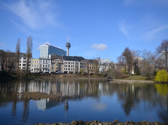 Über den Dächern von Düsseldorf-Mitte - Lichtdurchflutete 5-Zi-DG-Luxuswohnung mit EBK und Terrasse !