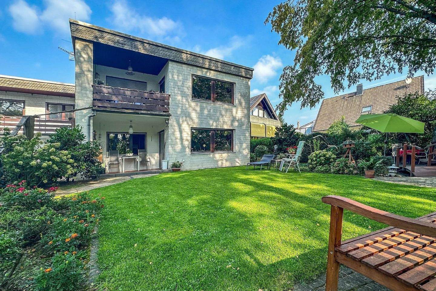 Immobilie in Rösrath - Attraktives Mehrfamilienhaus mit 3 Wohneinheiten und Gartenidylle - Ideal für Kapitalanleger! - Bild 0