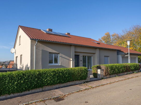 Renoviertes Einfamilienhaus mit herrlicher Aussicht in TOP-Lage