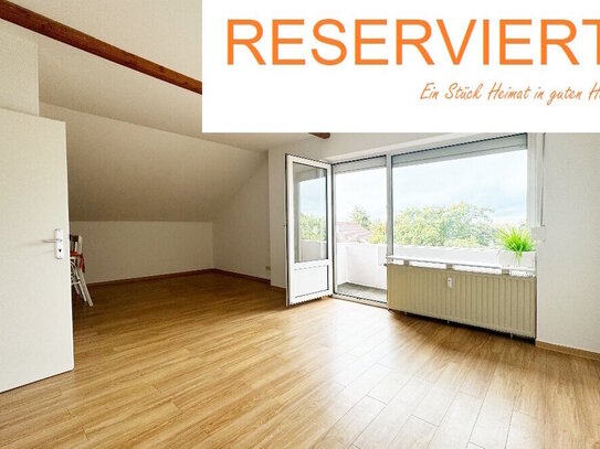 RESERVIERT - GEMÜTLICH + RUHIG Dachgeschosswohnung mit Loggia und schönem Ausblick