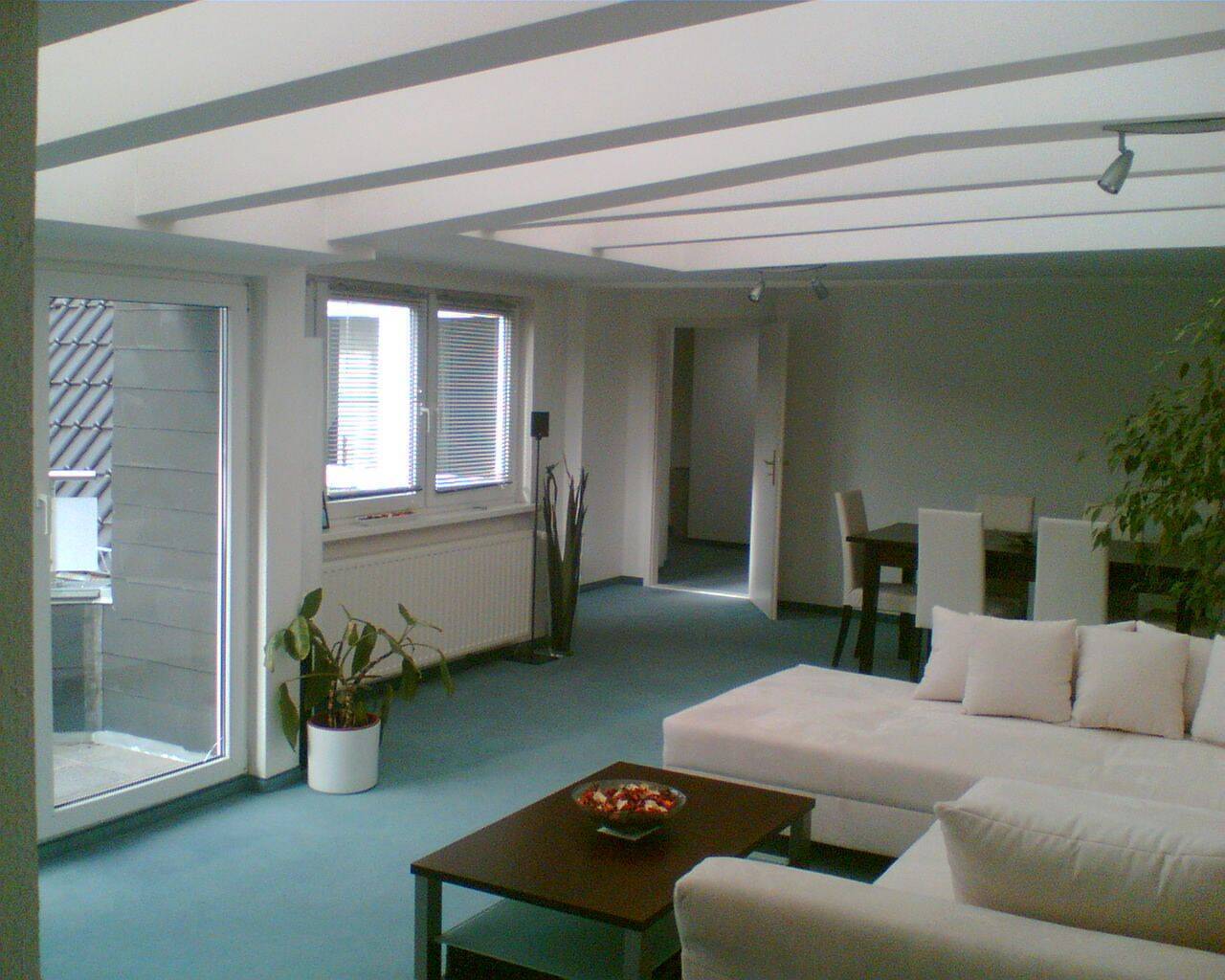 Lichtdurchflutete Dachwohnung mit Loftcharakter - Photo 1