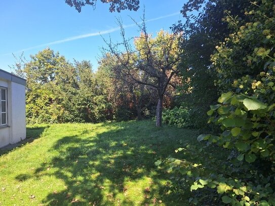 Baugrundstück mit Altbestand auf schönem, ruhig gelegenen Grundstück