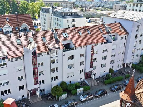 Schön geschnittene 2-Zimmer-Wohnung mit Balkon und Doppelparker in KN-Petershausen-West