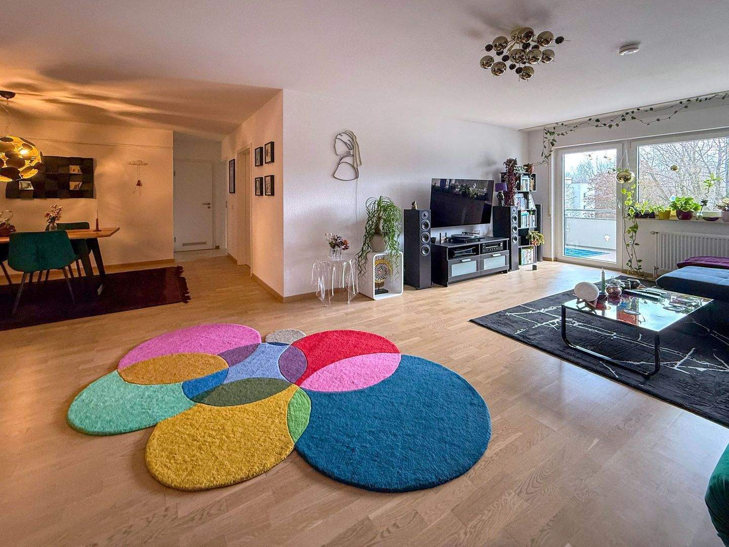 Gut geschnittene, kernsarnierte 4,5 Zimmer Wohnung mit Seeblick in Möhringen