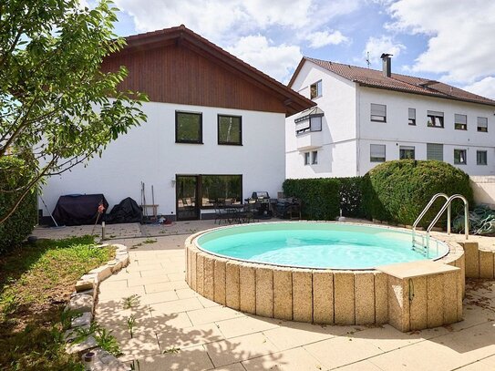 schickes Zweifamilienhaus mit Pool, Garten, Garage uvm. auf der Suche nach einer neuen Familie!