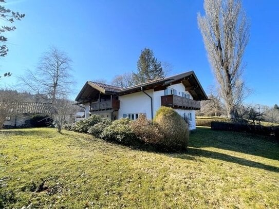 Traumlage - Panoramablick-Landhausvilla auf großem Grund