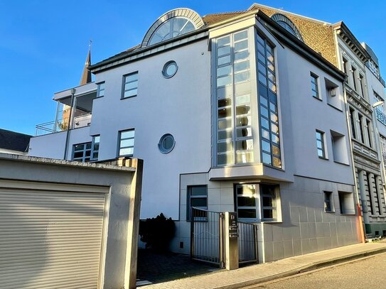 Mehrgenerationenhaus zentral gelegen, großer Balkon, Terrasse + 2 Stellplätze