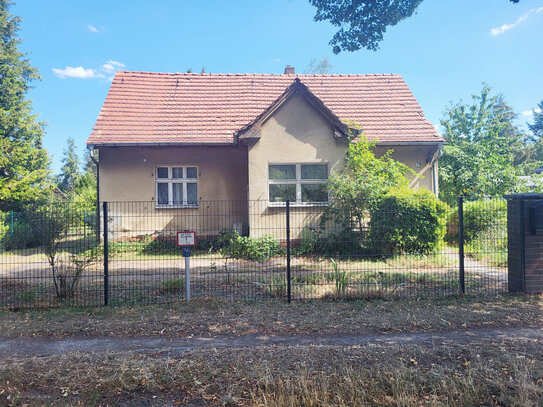 Wunderbares Grundstück mit Handwerkerhaus