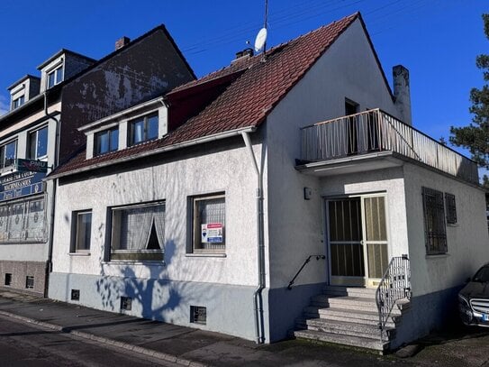 Großrosseln-OT: Einfamilienhaus mit ca. 120m², Garage und sehr schönem Grundstück in zentraler Lager