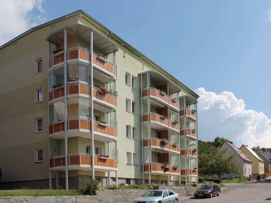 XXL-Balkon mit tollem Ausblick! 3-Raum-Wohnung in ruhiger Lage sucht neue Mieter