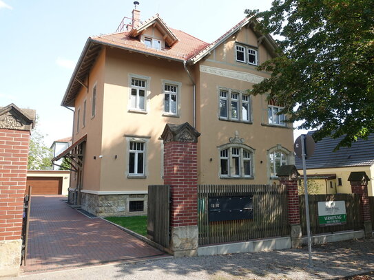 Exkl. 3-Zi.-Etagenwohnung mit großem Balkon, Terrasse und Gartenanteil in Radebeul-Oberlößnitz