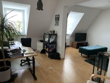 Schöne helle 2,5 Balkon-Wohnung in Top Lage von privat!