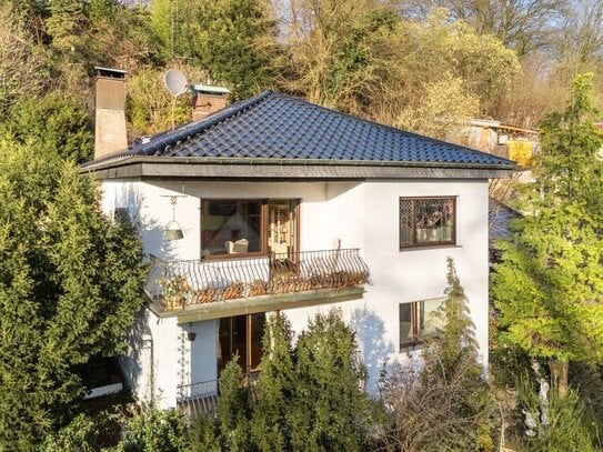 Großzügiges Einfamilienhaus in sonniger Hanglage mit Blick über Bergisch Gladbach