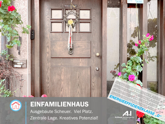 EINFAMILIENHAUS. Ausgebaute Scheuer. Viel Platz. Zentrale Lage. Kreatives Potenzial!