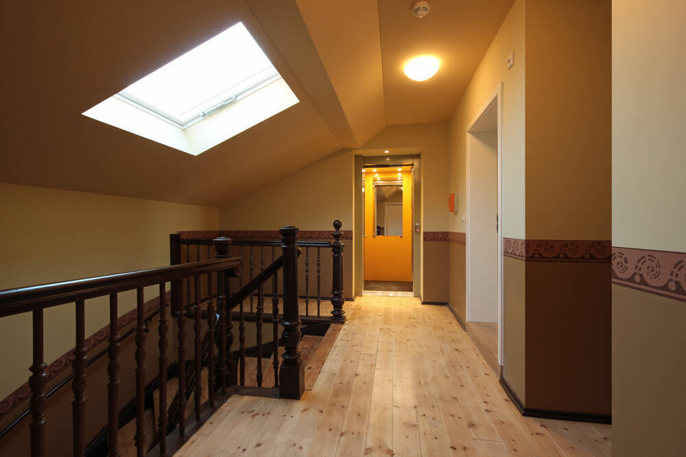 // Dachwohnung im Baudenkmal mit Aufzug und Weitblick //