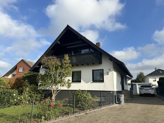 Schönes Zweifamilienhaus in sehr guter Lage mit Loggia, Kamin und Garten