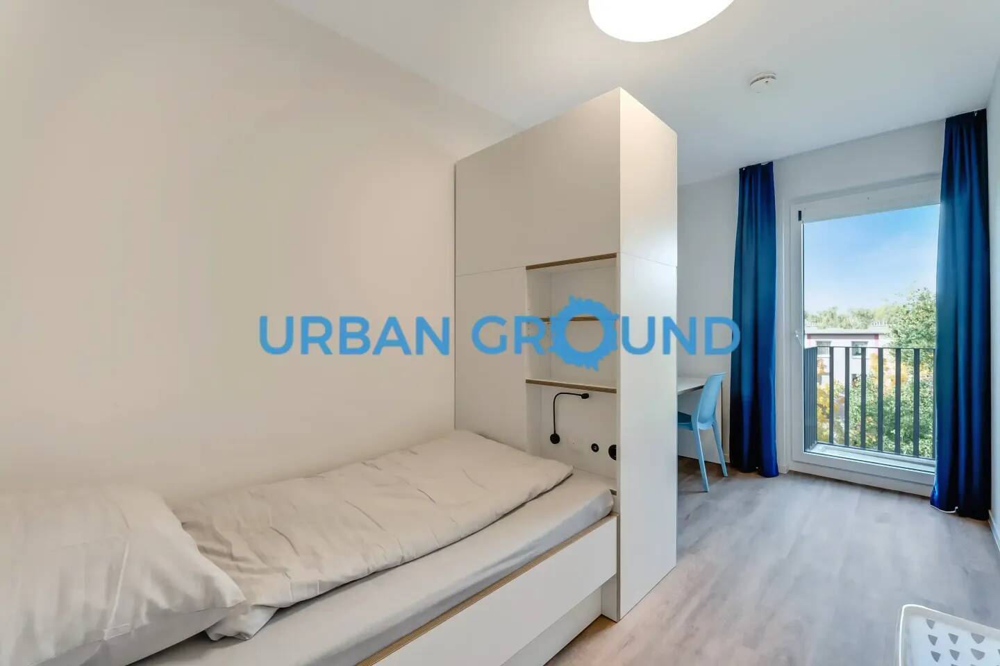Voll möbliertes Privatzimmer mit Balkon in einer gemischten 5er WG - Photo 1