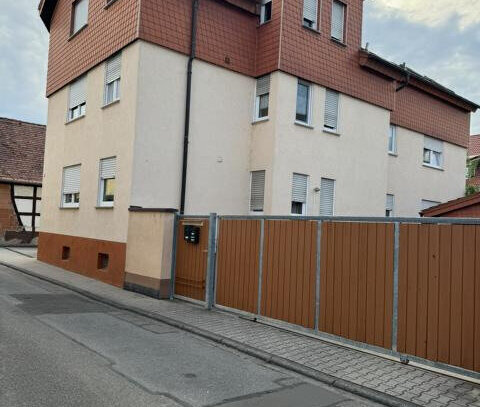 MFH - 3 Whg., 100 - 120 qm TGL-Bad, Gäste-WC, vermietet - Balkon, Hof, Garage, Stellplatz