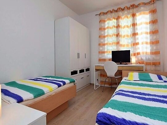 5-Zimmer-Ferienwohnung in Stuttgart mit Internet, TV, Küche, Dusche/Wc, Waschmaschine