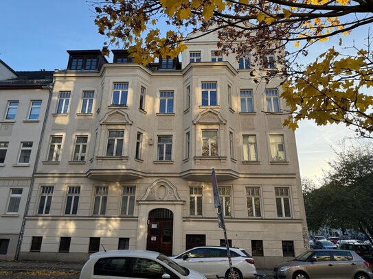 Repräsentatives Denkmal-Mehrfamilienhaus in Leipzig-Reudnitz mit Nachsanierungsbedarf