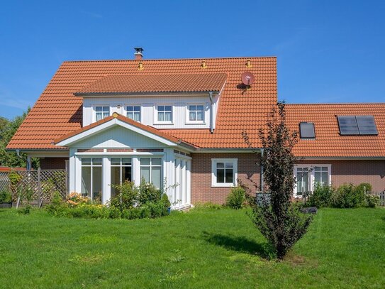 Liebevoll gestaltetes neuwertiges Haus mit Anbau mit riesigem Garten - Wohnen und Arbeiten