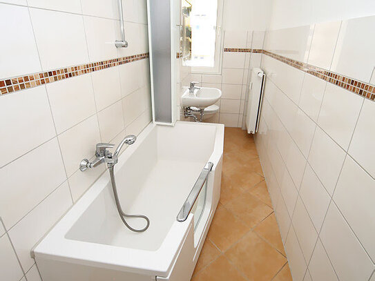 Schöne 2-Raumwohnung mit begehbarer Badewanne