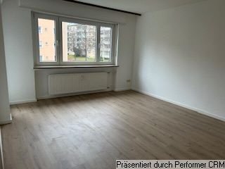 Schöne helle lichtdurchflutete neu renovierte 2 ZKB mit überdachten Balkon