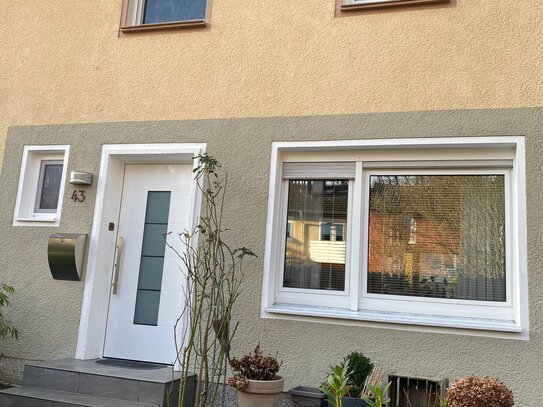 Charmantes Reihenmittelhaus mit großzügigem Garten und Vollkeller in Tiergarten