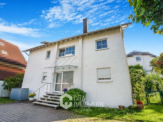 Charmante 3-Zimmer-Maisonettewohnung mit Sonnenbalkon und 2 Auto-Stellplätzen in Kronberg im Taunus