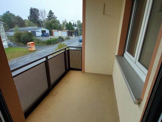 44001 - Helle 4-Zimmer-Wohnung mit Balkon und Garage