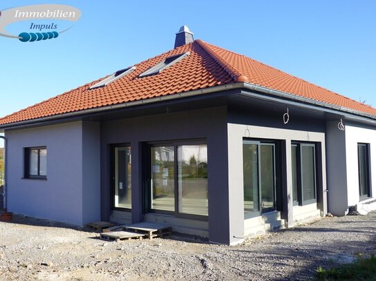 Neubau - Einfamilienhaus im Bungalowstil mit Doppelcarport