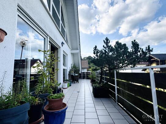 *** Außergewöhnliche Maisonette-Wohnung mit großem Balkon und Garage ***