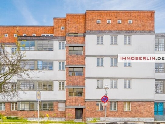 IMMOBERLIN.DE - Liebenswürdige Altbauwohnung mit Loggia in attraktiver Lage