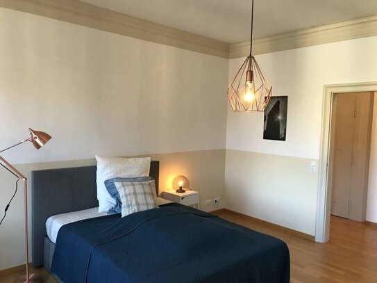 Warmes und elegantes Zimmer in einem Coliving-Apartment in Stuttgart