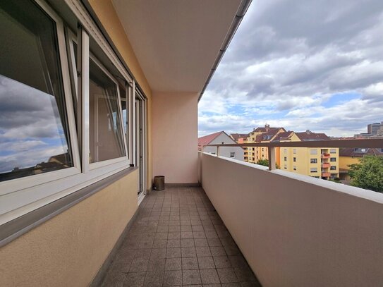 Großzügige 1,5 Zimmer Wohnung mit großem Balkon