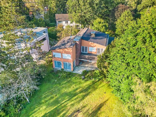 Rarität in einer der besten Lagen von Baldham - Architekten-Villa mit großem Südgarten