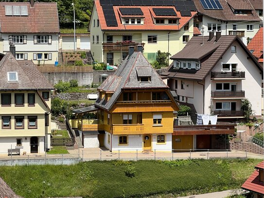 Imposantes Einfamilienhaus mit Garage und zwei Terrassen in Gütenbach