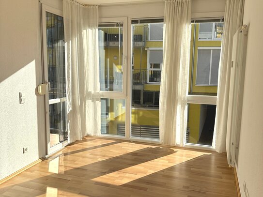 Sonnige 2 Zi Cityflair, Neubau, 1A Lage, Sonnen-Balkon, Tiefgarage, Einbauküche, Tageslichtbad, Parkett