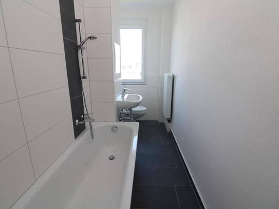 Eine neue Wohnung ist wie ein neues Leben...sanierte 3-RW mit Wanne u. Balkon!!!