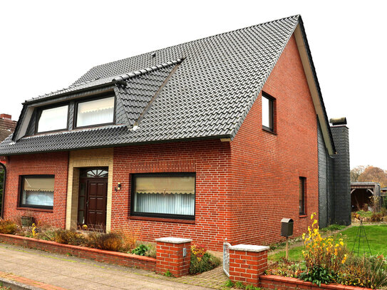 Großzügiges Einfamilienhaus mit Carport