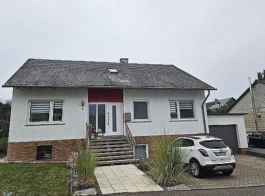 freistehendes Einfamilienhaus mit Garten - Garage und Stellplätze in ruhiger Lage von Kastellaun