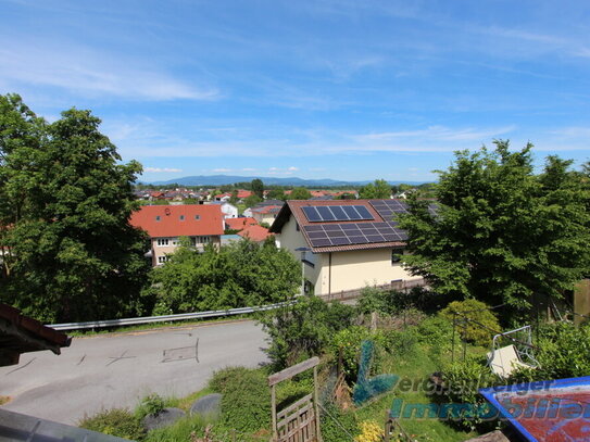 *** Schöne Eigentumswohnung mit Gartenanteil in Aholming ***