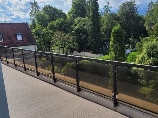 TRAUMHAFTES PENTHOUSE MIT UMLAUFENDER DACHTERRASSE IN ALTSOLLN