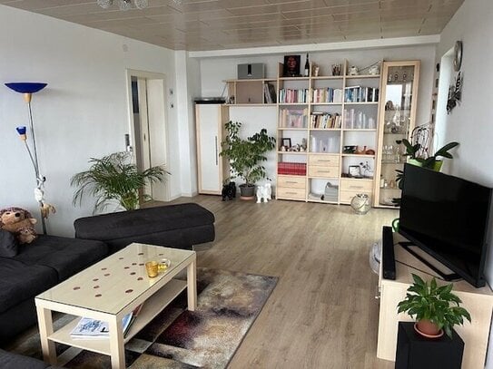 Exklusive Penthouse-Wohnung mit rund 110 qm Wohnfläche, Wintergarten, großer Dachterrasse und Garage!